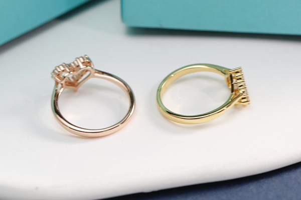 ティファニーアクセサリー背面デザイン